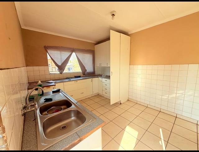 3 BEDROOM HOUSE FOR SALE IN VANDERBIJLPARK CE 4